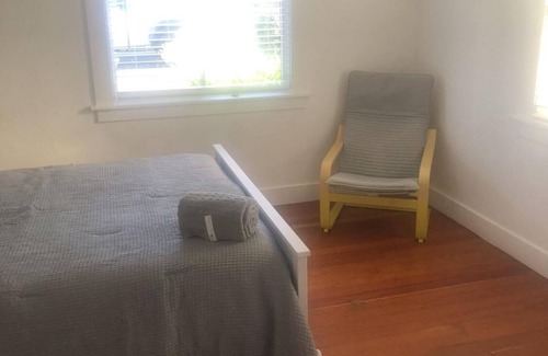 Redwood Heights House | Nice house with WiFi in charming Oakland