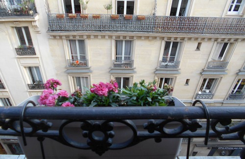 Quartier Saint-Ambroise Apartment | Nice little 2-room apartment in the heart of Paris, close to subways, monuments and shops.