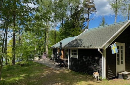 Roke House | Nice little cottage by the lake with boat