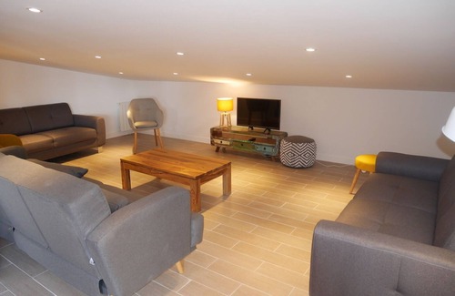 Les Deux Alpes Apartment | Nice modern apartment, center, ski start 150m away, 12 people