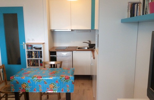 Parame Apartment | Nice sea view studio, beautiful balcony, wifi, 50 m beach and shops