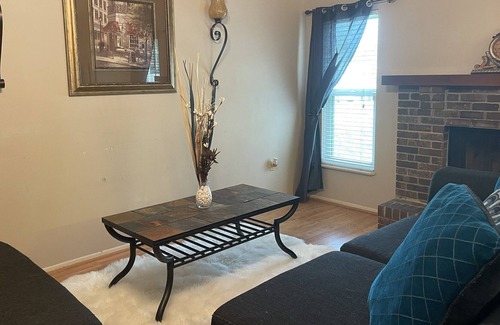 Jan Phyl Village House | Nice spacious 2bd with indoor fireplace near LEGOLAND