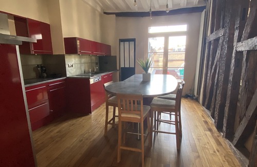Auxerre Apartment | Nice standing & terrace, heart of town, parking at foot