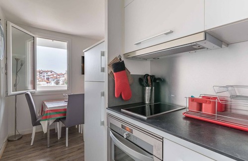Hendaye Apartment | Nice studio downtown with parking, pets allowed