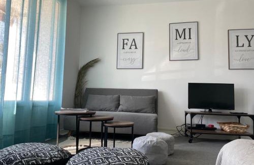 Le Brusc Apartment | Nice studio in the heart of Six-Fours-les-Plages