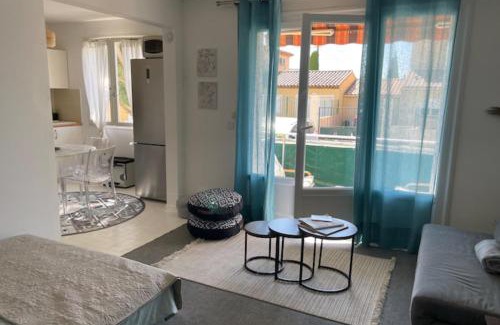 Le Brusc Apartment | Nice studio in the heart of Six-Fours-les-Plages