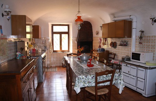 Bagnone House | Nice suites in ancient villa, near Marble Alps and Tuscan and Ligurian shores