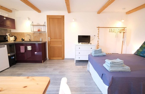 Aureille House | nice villa with heated swimming pool, in the center of the village of aureille, 8 persons, near baux de provence, in the alpilles