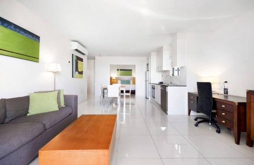 Urangan Apartment | Nicest 1 Bdrm Top Floor Unit Ocean Views Pool Spa Walk to Marina