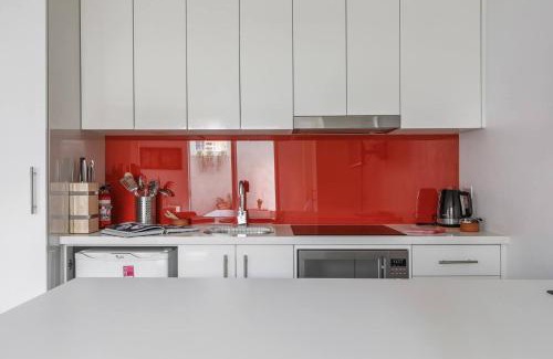 Fitzroy Apartment | Nicholson's Nest - A Balcony Studio in Funky Fitzroy
