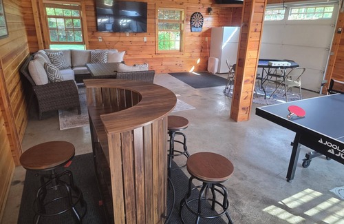 Mayville Cabin | Nick's Nook - Charming 3-bedroom cabin in Mayville - Close to CHQ and CHQ Lake