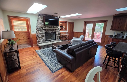 Mayville Cabin | Nick's Nook - Charming 3-bedroom cabin in Mayville - Close to CHQ and CHQ Lake