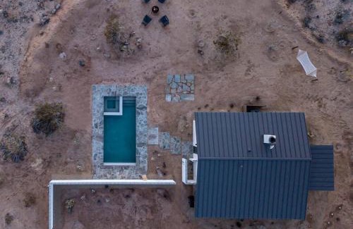 Yucca Valley House | Nickey Kehoe- Heiwa Cottage Pool and Spa