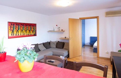 Dorobanti Apartment | Nicole's Apartment 2