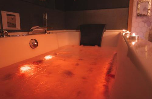 Le Barcares Apartment | Nid Doré - Suite bien-être avec sauna & balnéo privatifs