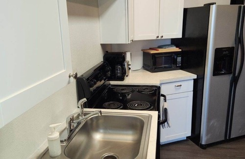 Eureka Springs Historic District Apartment | Night Owl 2E Fun Apartment in Downtown Eureka Springs w/optional paid parking!