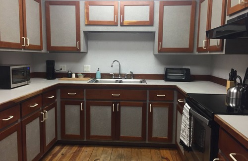 Eureka Springs Historic District Apartment | Night Owl 4N DOWNTOWN (optional paid parking upon request)