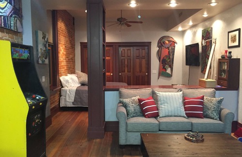 Eureka Springs Historic District Apartment | Night Owl 4N DOWNTOWN (optional paid parking upon request)