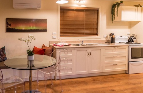 Twizel House | Night Sky Cottages - Kea Cottage - LUXURY