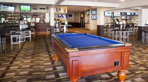 Manoora Hotel | Nightcap at Edge Hill Tavern