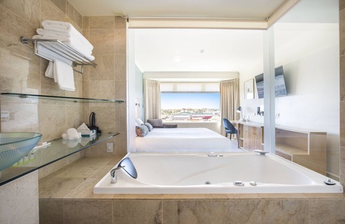 Devonport Hotel | Nightelier Devonport Gateway Hotel