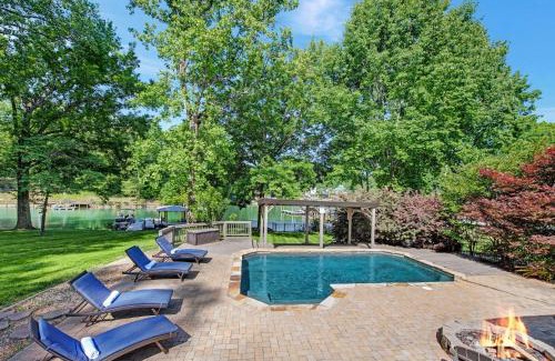 Mooresville House | Nights on Normandy
