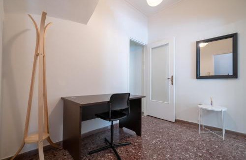 Nikaia Apartment | Nikaia One-Bedroom Comfort for 4 by ΜΡS