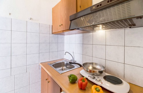Nikiana Apartment | Nikiana Club - Studio 10 with Mountain View, Shared Pool & Wi-Fi