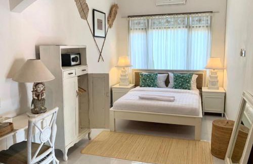 Batubelig House | NIKINIKO Beach House by Lolavillas - 100mts to the beach