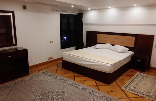 Al Manial Apartment | Nile Pyramids View