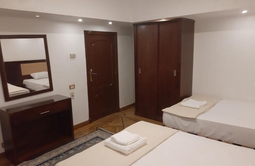 Al Manial Apartment | Nile Pyramids View