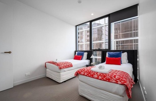 Port Melbourne Apartment | Nine Elm Port Melbourne 702