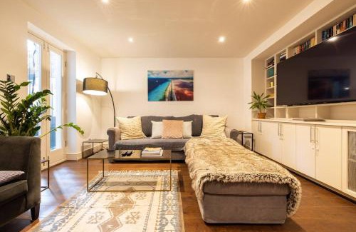 Redcliffe Apartment | Niru Experience Serene Garden Haven Duplex