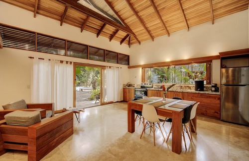 Chiguata Ski Chalet | Nirvana House. Tropical balinese style house