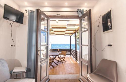 Mandraki House | Nisyros White Wave