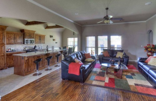 Broken Arrow House | Nivi's Niche - Relaxing Retreat for the Whole Family!
