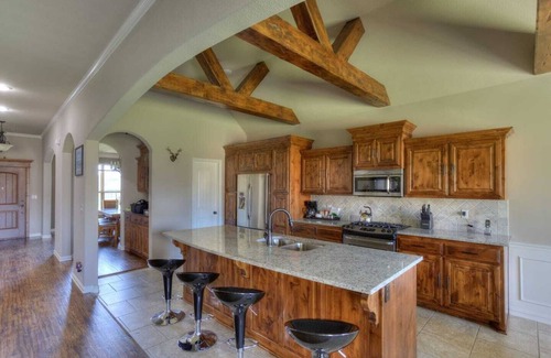 Broken Arrow House | Nivi's Niche - Relaxing Retreat for the Whole Family!