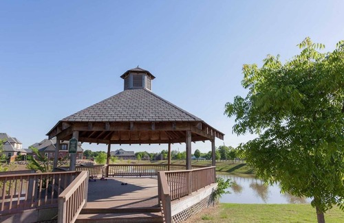 Broken Arrow House | Nivi's Niche - Relaxing Retreat for the Whole Family!