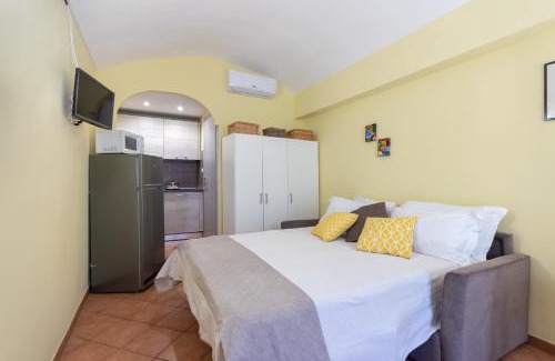 Historic Centre Apartment | Nizza Studio Apartments by Wonderful Italy