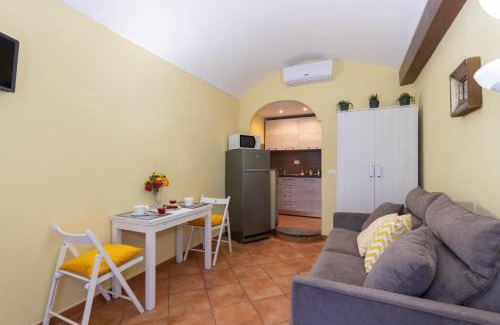 Historic Centre Apartment | Nizza Studio Apartments by Wonderful Italy