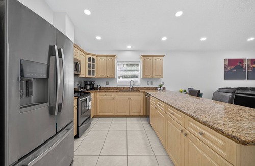 Tampa House | nLuxurious 4BR Home w/Private Pool, Gym, and Outdoor Kitchen near Busch Gardens