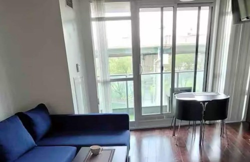 Niagara Condo | nLuxury Condo with CN tower views,Indoor Pool, Free Parking, accomodates 4