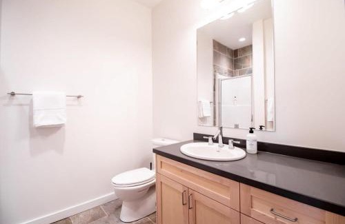 Whitehorse House | NN - Park View #1 - Downtown 2-bed 2-bath