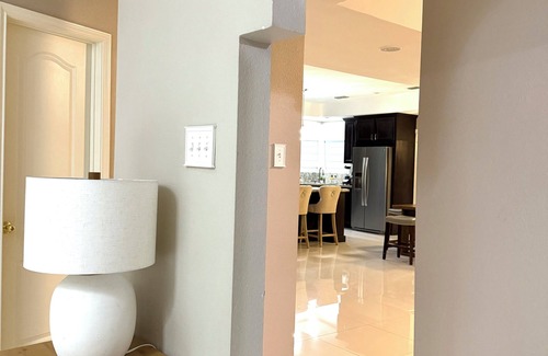 Bonanza House | nNorthLaredo area, close to popular shopping mall, stores and restaurants.