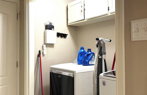 Bonanza House | nNorthLaredo area, close to popular shopping mall, stores and restaurants.