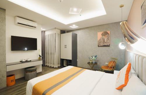 Trung Hoa Nhan Chinh Hotel | NNT HOTEL - Trung Kính