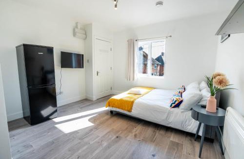 Aylesbury Apartment | No 02 Studio Flat Available near Aylesbury Town Station
