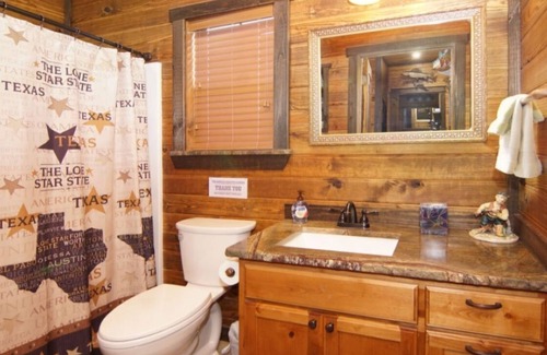 Alba Cabin | No. 1 Top-Rated Waterfront Lodge on Lake Fork Pet Friendly