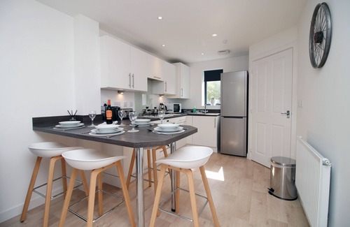 St. Thomas House | No. 2 Marina Walk by SSW - FREE Parking, Close to the Marina