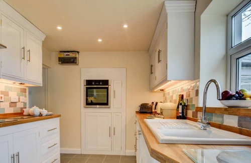 Wiseman's Bridge House | No 2 Sea View in Wisemans Bridge